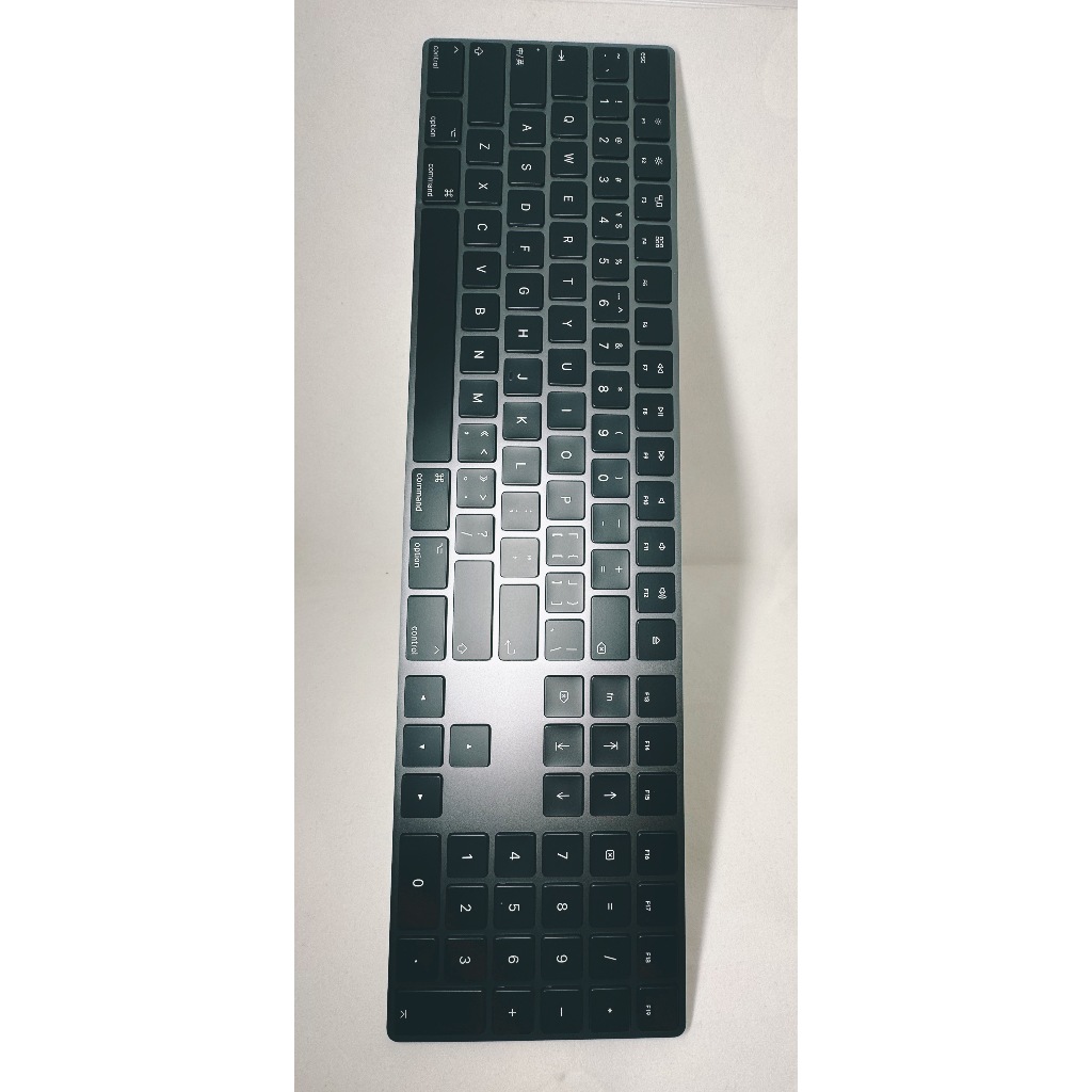 蘋果原廠 含 數字鍵的巧控鍵盤  黑色英文 Apple Magic Keyboard 黑色, 白色