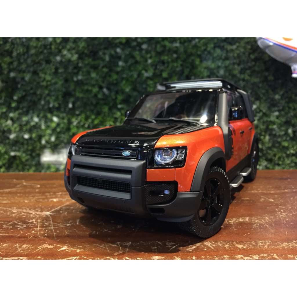 1/18 Almost Real Land Rover Defender 110 2020 810813【MGM】