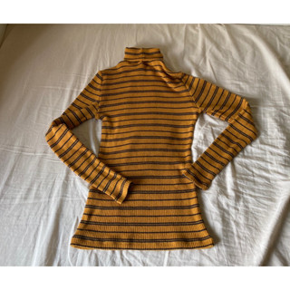 女二手衣_轉賣Uniqlo 高領條紋長袖上衣 s