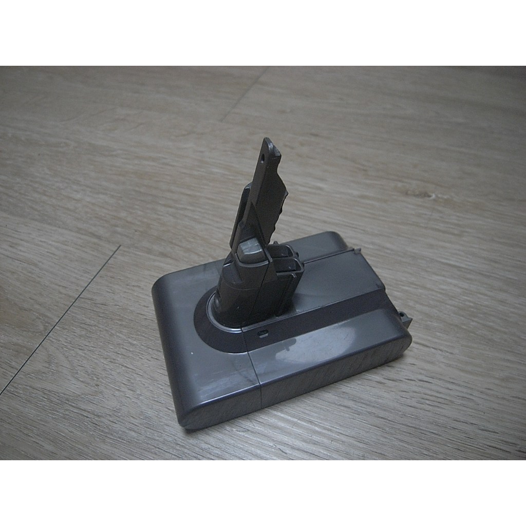 二手 故障 原廠 dyson 戴森 Dyson v7 無線 手持式 吸塵器 零件 電池 零件機 無法充電 SV11