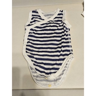 Uniqlo 66cm Baby 二手連身洞洞裝透氣包屁衣