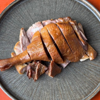 【嘉文鵝品】煙燻鵝腿(300g±5%/包)鵝肉切盤/燻鵝肉