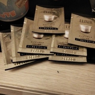 怡麗絲爾 膠原 緊V 澎潤霜 2.1ml