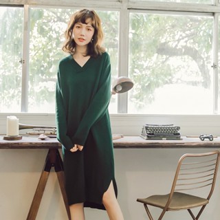 OB嚴選 純色V領前短後長開衩針織洋裝 《FA1763》