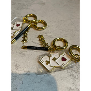 全新✨ ESTEE LAUDER雅詩蘭黛撲克牌♠️魔法棒🪄吊飾
