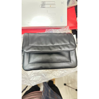MARC JACOBS 滑面皮革磁吸翻蓋鍊帶肩背/斜背二用包-黑色/小枕頭包 全新正品未使用 下殺$4500