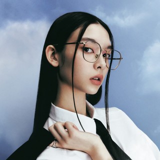 KlassiC. SAGE 鈦金屬超輕量眼鏡 獨創『山型結構』，精準修飾臉型，減少30%重量，適合長時間佩戴