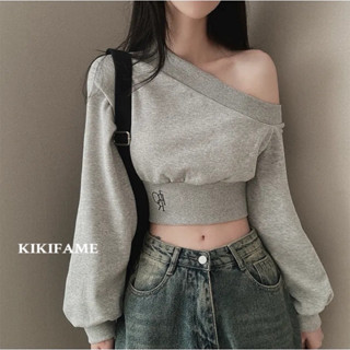 KIKIFAME🖤四色 CHIC韓妞質感字母斜肩長袖衛衣 長袖t恤 字母上衣 長袖上衣 斜肩上衣 露肩上衣 短版上衣