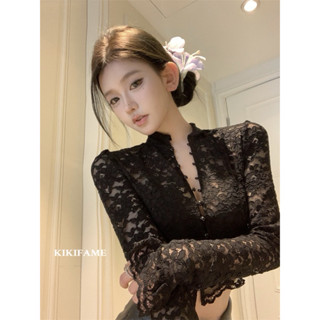KIKIFAME🖤唯美性感·透感立領黑色蕾絲排扣上衣 蕾絲上衣 透膚上衣 透視上衣 性感 鏤空上衣 合身 短版上衣