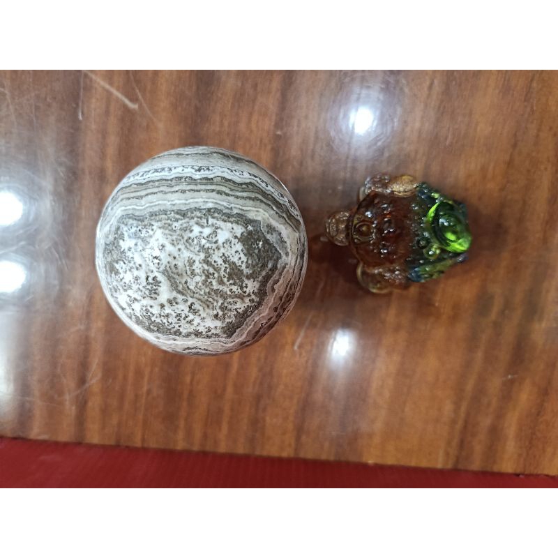 ※一緣堂※稀有泰國龍宮財寶舍利球(直徑6cm)+脫臘琉璃元寶咬錢三腳蟾蜍(長5.5cmx寬4.5cmx高4cm)擺飾。