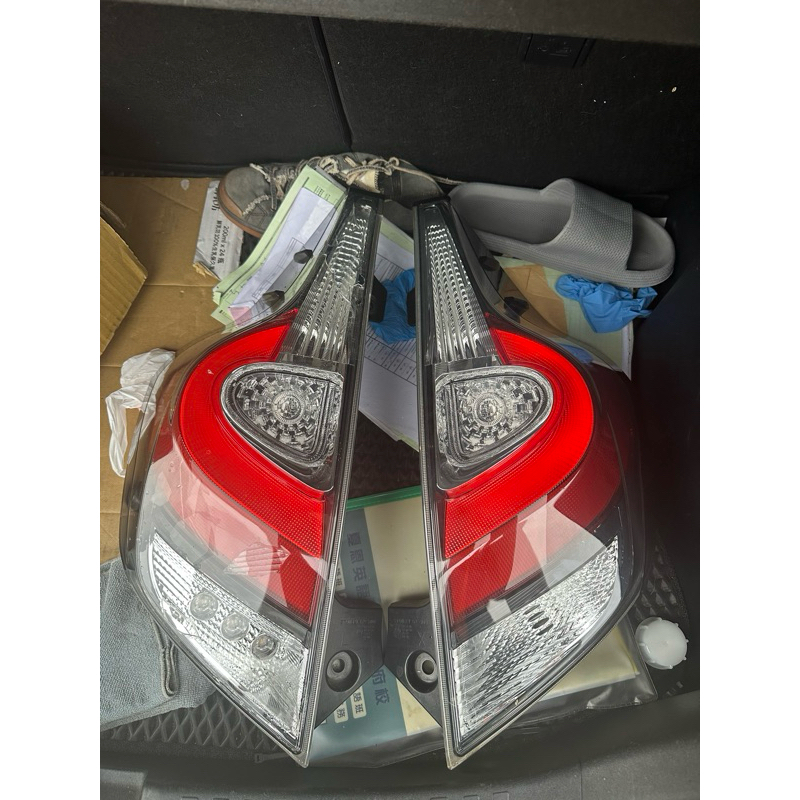 2018 Toyota Prius c  原廠日本製尾燈