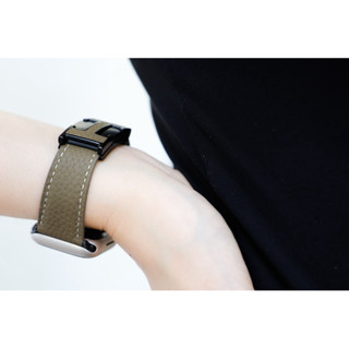 【新品現貨｜S10可用】獨家款 高質感柔軟真皮Ｈ扣環錶帶 適用Apple Watch S9 45 46 42 41mm