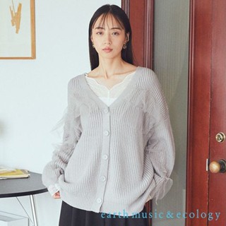 earth music&ecology 薄紗荷葉摺邊拼接V領針織罩衫(1K44L2D0400)