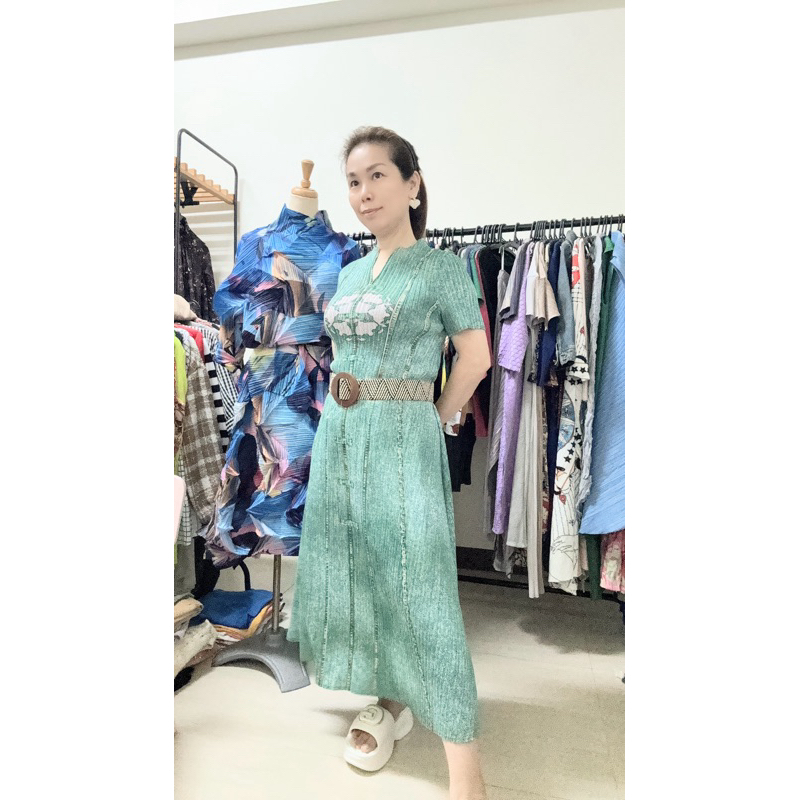 精品女裝快來搶便宜!