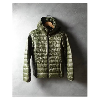 日本【UNIQLO】軍綠色高階輕型羽絨外套M