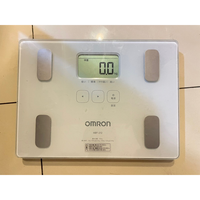 日本OMRON 歐姆龍 電子體重計/兩點式體脂計 HBF-212 柔道國手楊勇緯推薦 烤玻白
