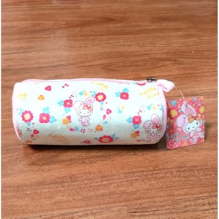 《只愛夾娃娃機小舖》全新二手商品~三麗鷗hello Kitty變裝美樂蒂毛絨圓筒筆袋