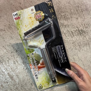 (沐沐屋)貝印kai 關孫六 寬型 刨皮器 刮皮器 削皮器 高麗菜絲刨刀 DH-3349*
