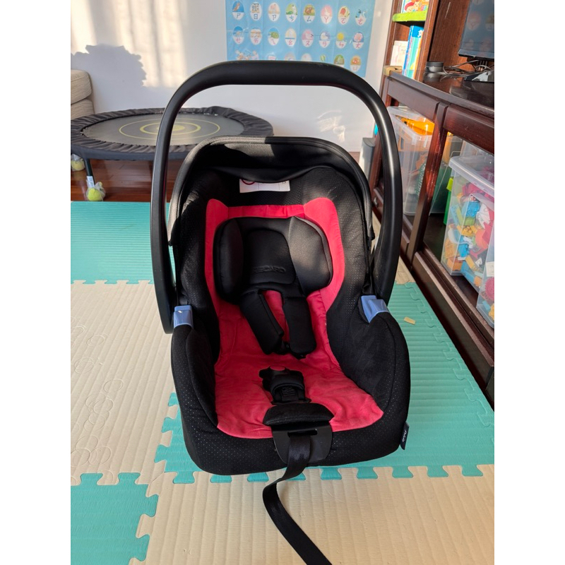Recaro提籃Privia（如需安裝推車上需自行購買轉接器）