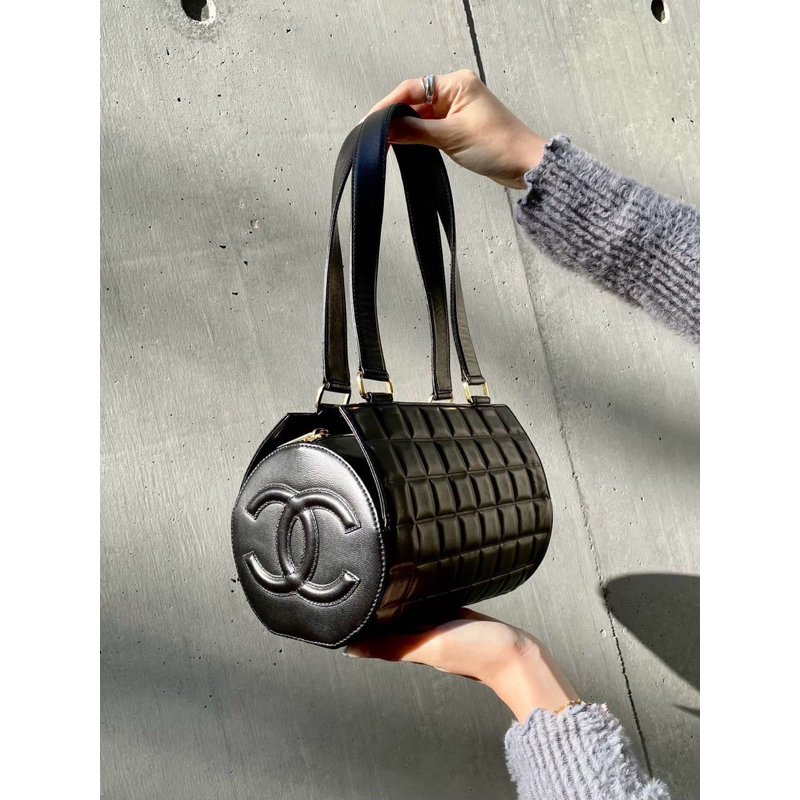 Chanel黑金巧克力冰格圓筒包