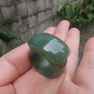Coco緬甸玉 完美冰糯種綠色招財馬鞍戒指 內經：2.07cm 國際戒圍19號 翡翠a貨附證書 現貨在臺北市