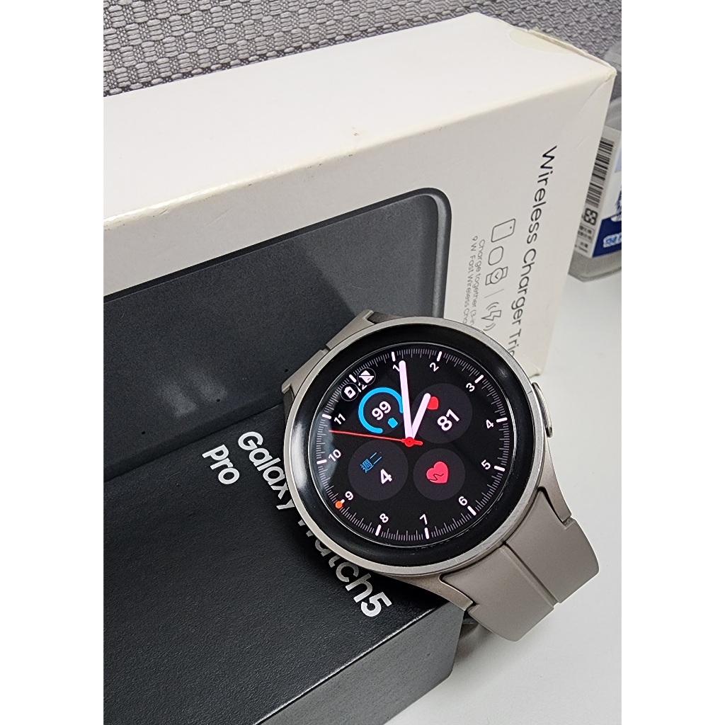 台版 Galaxy Watch5 Pro 藍芽版 贈充電板+Spigen錶帶