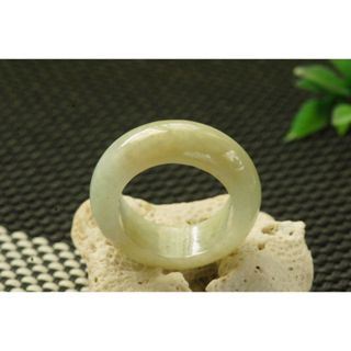 熱賣U3780戒指❀ 13/14# 翡翠玉天然A貨水潤飄淡黃寬版戒圈指環戒子【緬甸玉翠軒】玉首飾品 男女款式