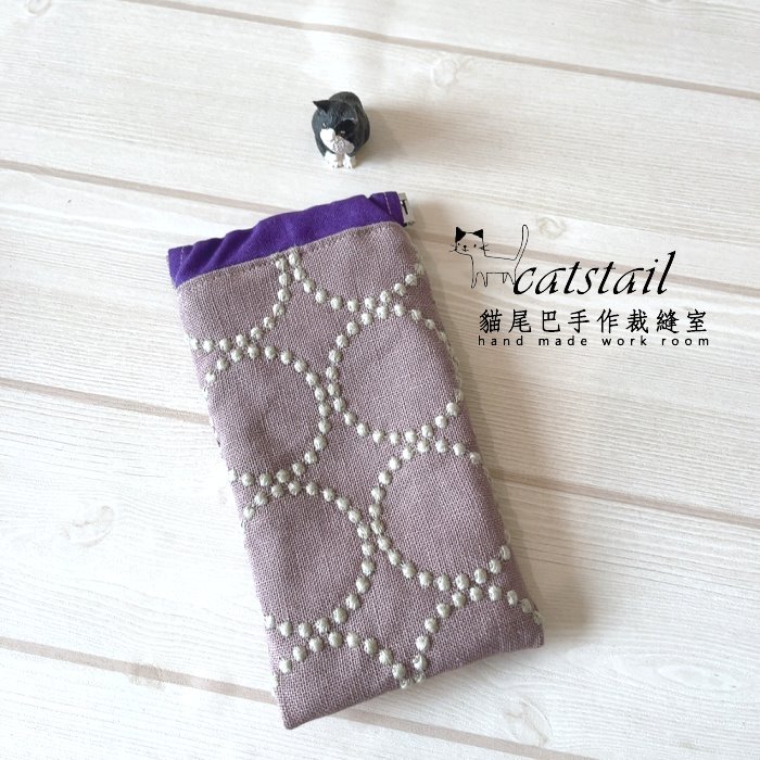 catstail貓尾巴手作裁縫室~溫暖手作可愛紫色白刺繡圈圈口夾眼鏡包