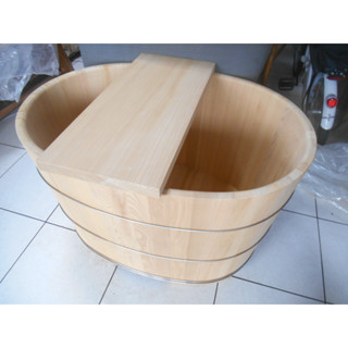 100%臺灣檜木3.5尺泡澡桶加置物板尺寸105X65X58公分板67X30X3公分沒上漆可聞香可訂做閃花重油味道濃鬱
