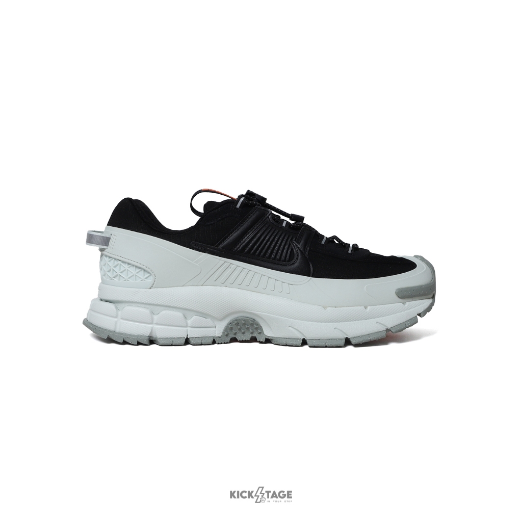 NIKE ZOOM VOMERO ROAM 白黑 增高 異材質拼接 栓扣式鞋帶 休閒鞋 男鞋【FV2295-001】