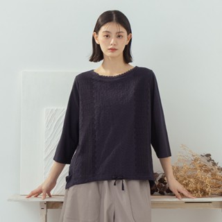 【MOSS CLUB】花叢鏤空蕾絲下襬抽繩七分袖上衣 藍 白