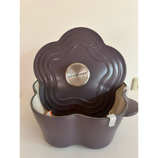 全新現貨Le Creuset 鑄鐵山茶花 鑄鐵花鍋 20cm (藍鈴紫)
