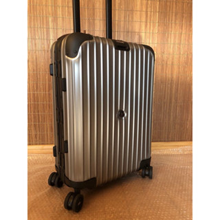 二手 Rimowa Moncler Topas Stealth 聯名20吋登機箱 行李箱 鋁鎂合金