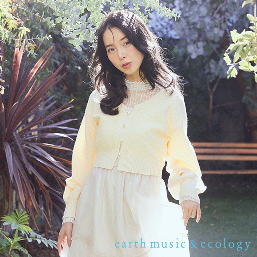 earth music&ecology 珍珠鈕釦短版V領針織罩衫(01000133900)