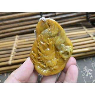 【禾賢行】天然翡翠.緬甸玉.天然黃翡龍牌-神龍出淵.傲世無雙 .手工精雕墬子.玉珮.H24072801133