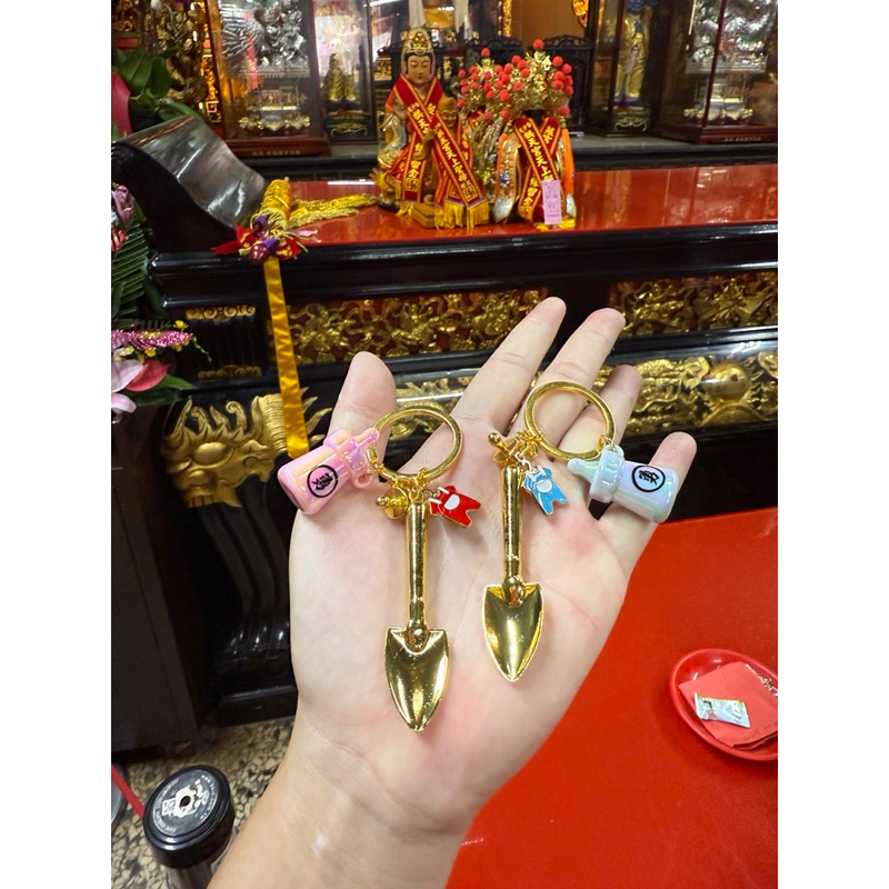 白沙屯媽祖婆過香爐 金鏟子 奶瓶 奶嘴 包屁衣 求子 求財 過完爐出貨 媽祖加持保佑 山邊媽 大甲媽 北港