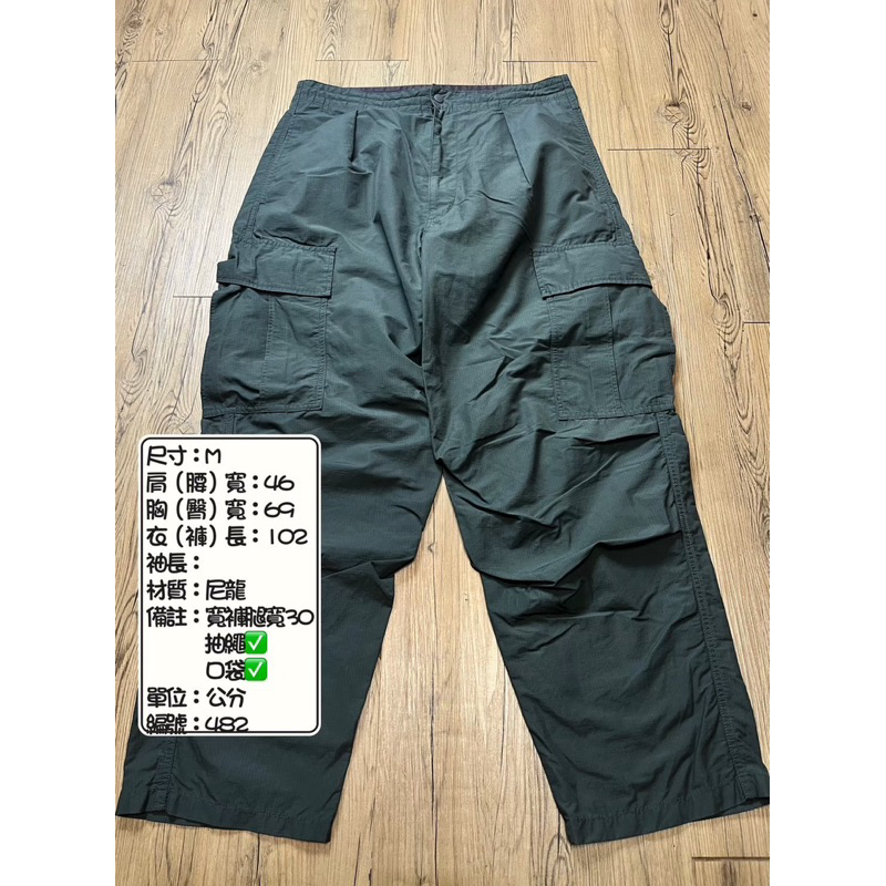 Uniqlo 深綠色直筒多口袋工裝短褲 （M)482