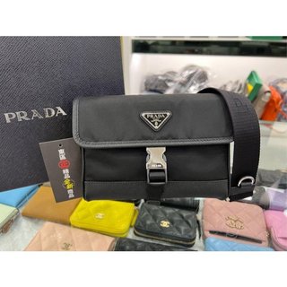 東區正精品㊣PRADA 2ZH108 全新黑色尼龍銀三角牌釦式新版寬背帶迷你翻蓋小手機包斜背包 RZ6499