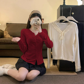 愛依依 大尺碼上衣 V領針織衫 毛衣 打底內搭衫L-4XL秋冬新款百搭加厚保暖蕾絲長袖打底衫4F093-33425.