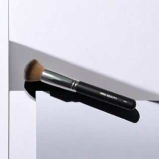 #130F 無痕粉底刷 SEAMLESS COVERAGE FACE BRUSH