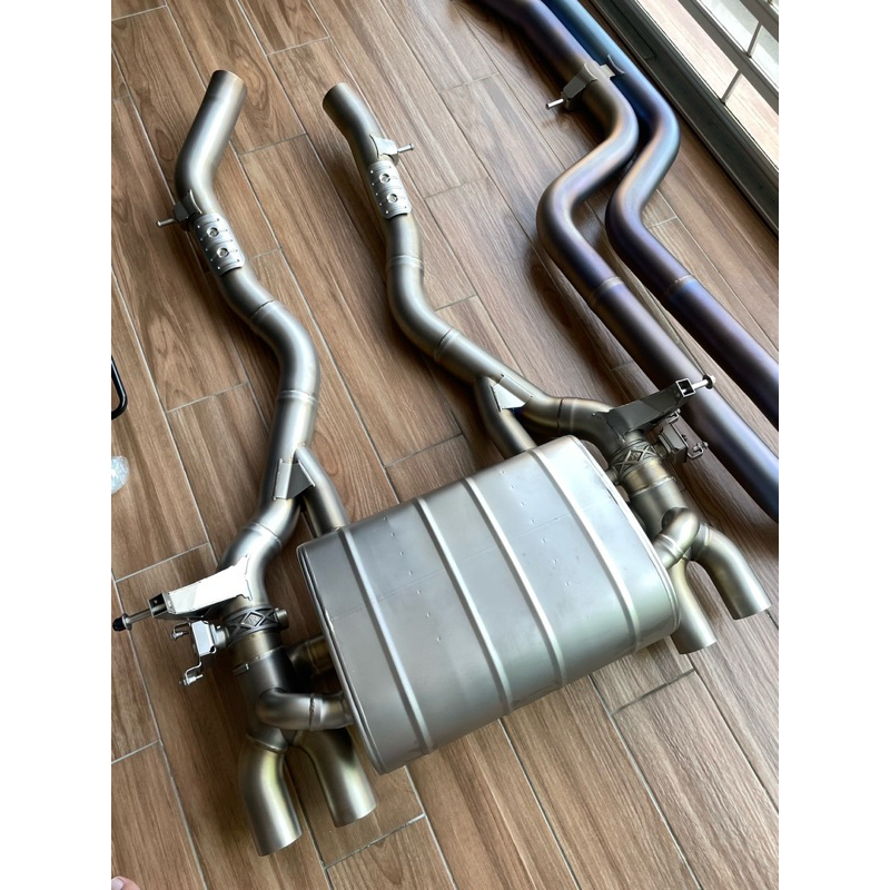 中古Akrapovic AK V2鈦合金中尾段for BMW F80/F82/F83 M3/M4