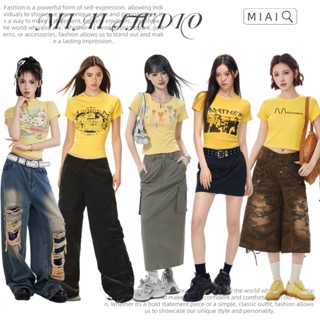 【MIAI米愛家】純欲風短款短袖女 辣妹性感上衣 正肩 t恤 緊身上衣 收腰 短版上衣 黃色上衣 字母印花 女裝 衣服