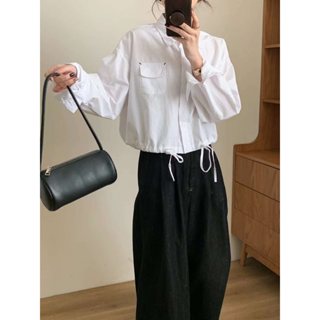 花灰灰🌟日系計畫 l 白X米X咖X黑 簡約設計感小刺繡工裝抽繩短版襯衫上衣 秋季新款寬鬆百搭短版長袖襯衫 短版上衣