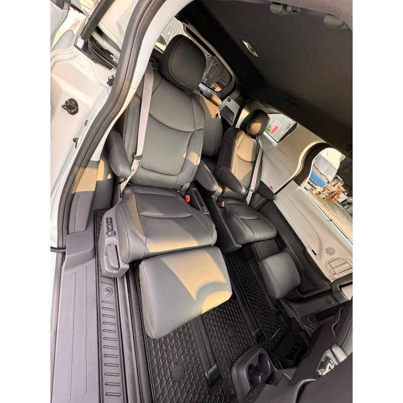 威鑫汽車精品 TOYOTA SIENNA四代7座專用 原廠座椅升級電動腿拖 電動椅背 Nappy皮面 桌板 二級延長腿拖