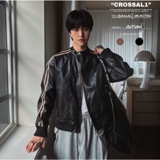 【CROSSAL1】現貨)韓國🇰🇷 頸扣條紋皮外套 條紋 做舊 雙拉鍊 頸扣 機車 頸扣外套 短版 夾克 皮外套 外套
