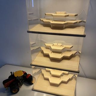明月動漫 🔥泡泡瑪特帶燈展示盒🔥 盲盒收納 展示架 帶燈實木 防塵大容量 高達公仔 收納櫃子 公仔娃娃展示櫃 收納盒