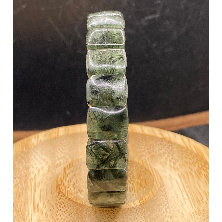 精美綠髮晶手排 綠髮晶 主事業 增財富 招正財  得貴人相助. 可增財富 升職機會 隨機出貨
