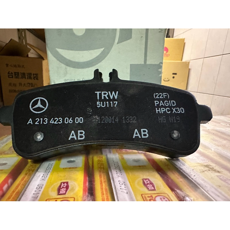 AMG GT53 GT63 E63 後面原廠陶瓷煞車來令片 賓士 BENZ 料號 0004203202 新品特價發售