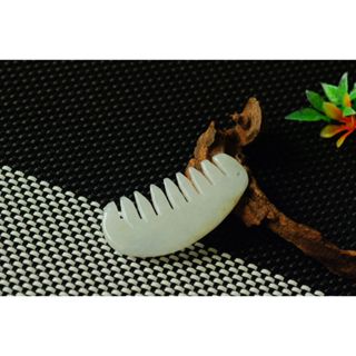 S2563玉墜❀翡翠玉A貨水潤清爽月牙形小梳子刮痧板吊墜墜子掛件玉珮【緬甸玉翠軒】首飾品 男女款式