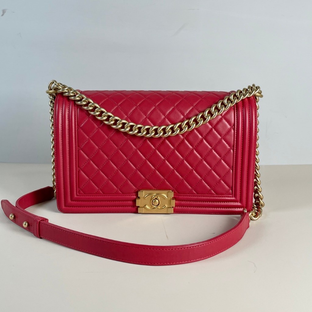 HAN's ⧓  92%NEW 二手真品 現貨 CHANEL BOY 28cm 絕版 紅色 菱格 小羊皮 霧金鍊 下蓋包
